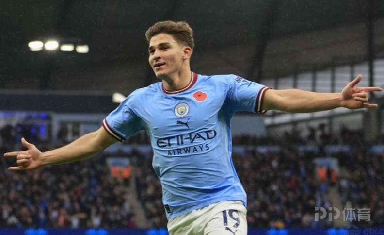 曼城训练开放日，今晨造点机会引欢呼，社区盾在即，年轻球员得到机会(社区盾杯是哪两支球队)
